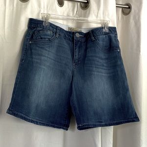 Democracy Ab technology size 12 blue Jean shorts inseam 8” like new.